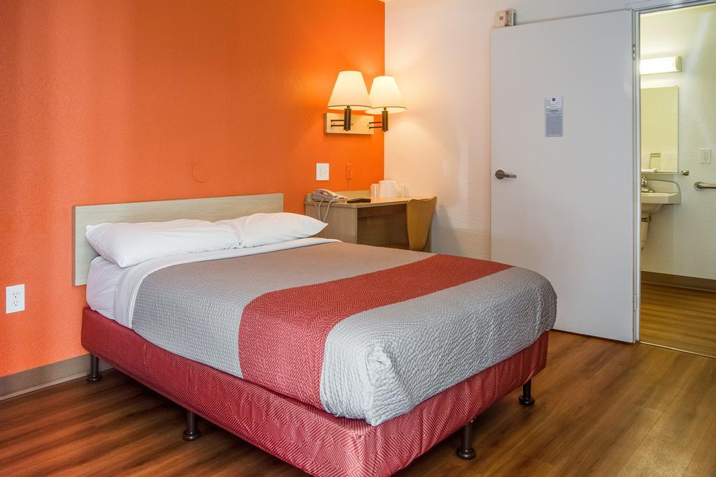 Motel 6-Kelso, Wa - Mt. St. Helens Екстериор снимка