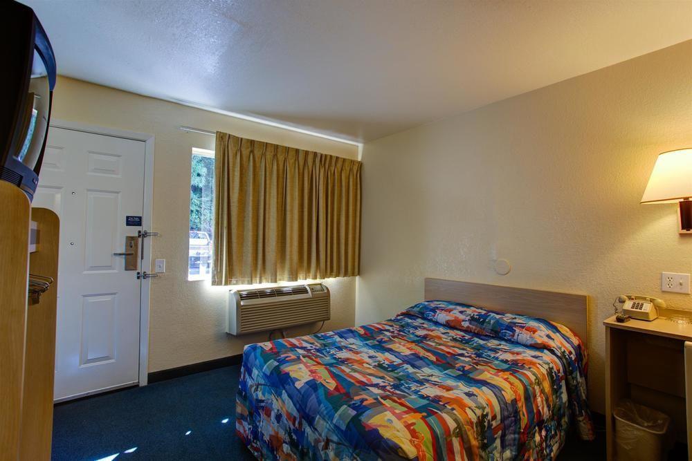 Motel 6-Kelso, Wa - Mt. St. Helens Екстериор снимка
