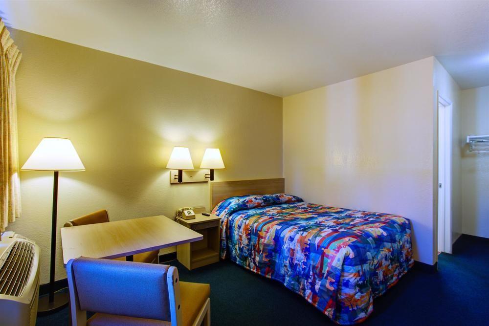 Motel 6-Kelso, Wa - Mt. St. Helens Екстериор снимка