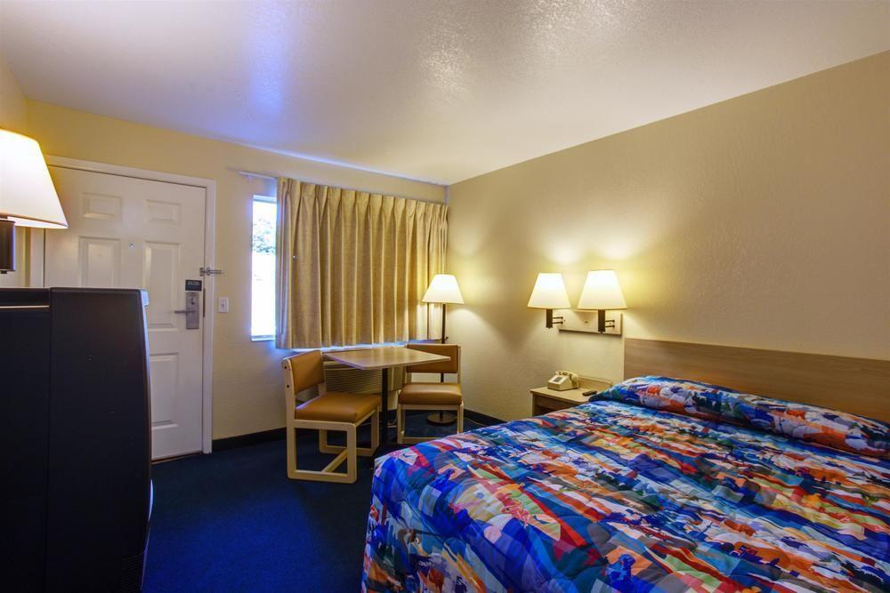 Motel 6-Kelso, Wa - Mt. St. Helens Екстериор снимка